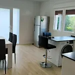 Casa Mucha Апартаменты Эль-Грове